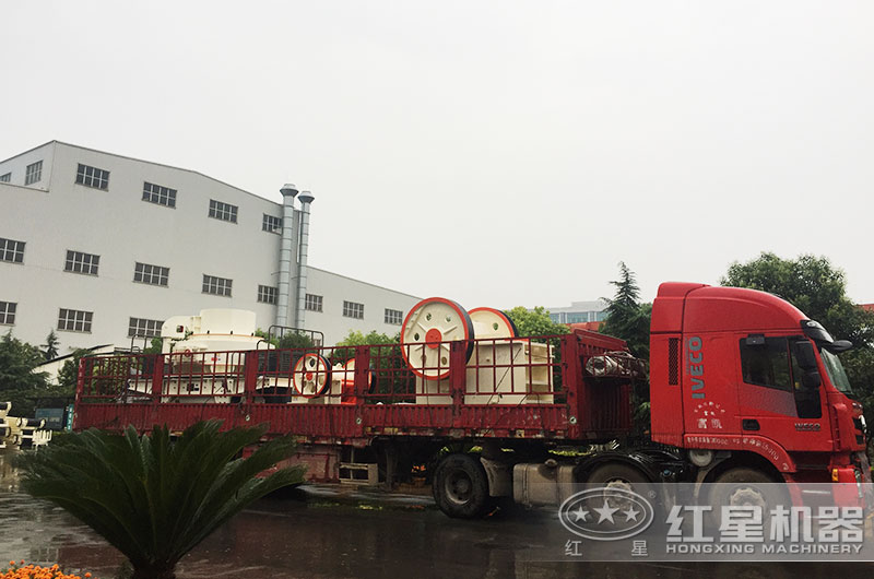 开云登陆入口整套打石子机器装车发货中