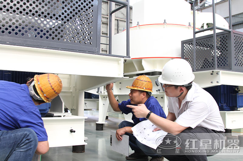 开云登陆入口机器人员带客户参观厂区，细心讲解生产设备