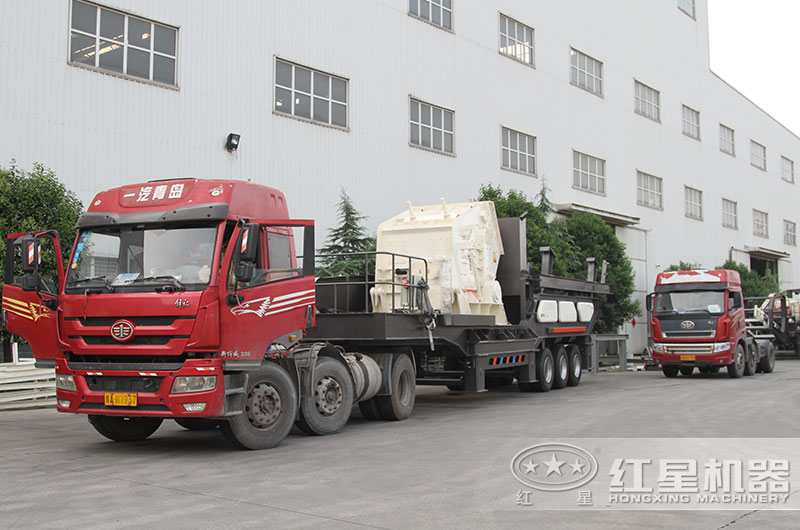 移动粉碎石头的机器陆续发货中 移动粉碎石头的机器陆续发货中