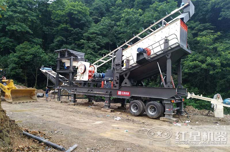 河南开云登陆入口移动式泥石分离机装配投产