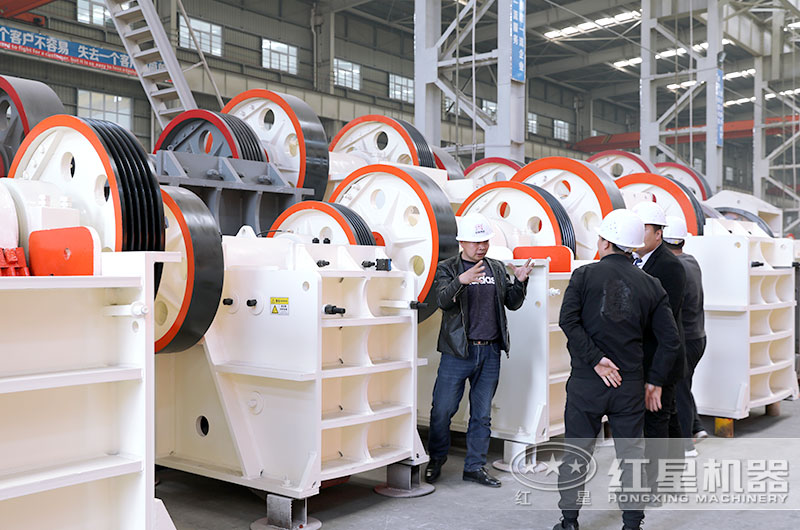 开云登陆入口客户到厂参观考察颚式破碎机 开云登陆入口客户到厂参观考察颚式破碎机