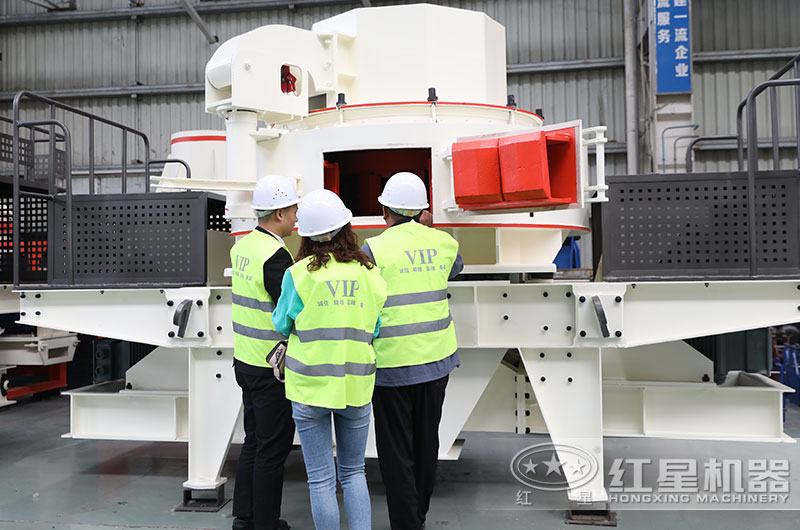 开云登陆入口客户到厂参观冲击式效能高破碎机