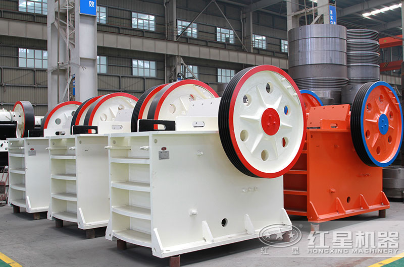 开云登陆入口颚式破碎机厂区实拍