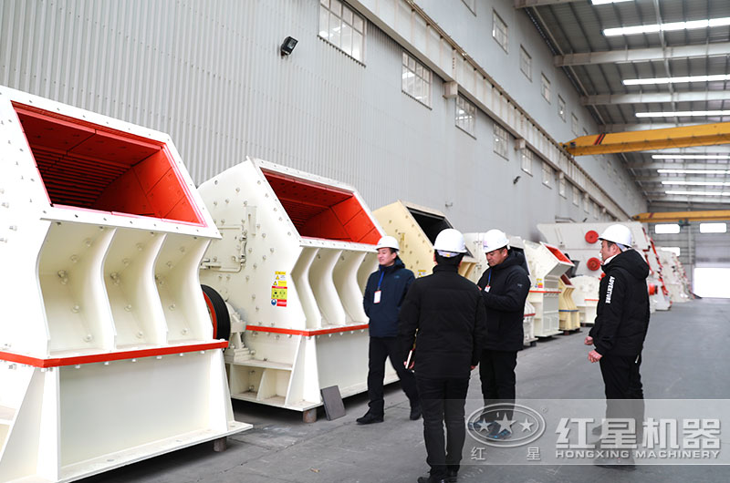 开云登陆入口用户到厂参观矿山粉碎设备 开云登陆入口用户到厂参观矿山粉碎设备