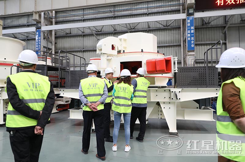 开云登陆入口用户到厂近距离考察沙场打沙机