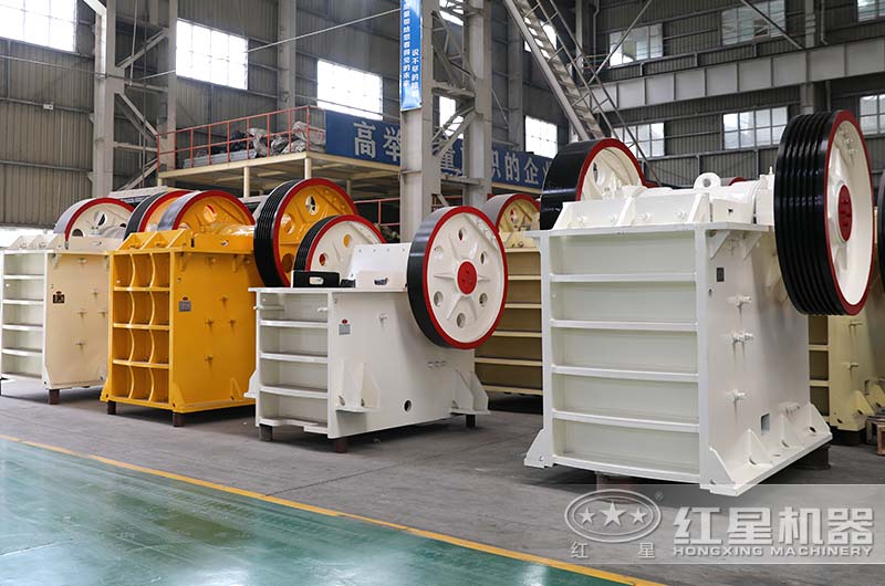 开云登陆入口颚式粉碎机车间实拍图