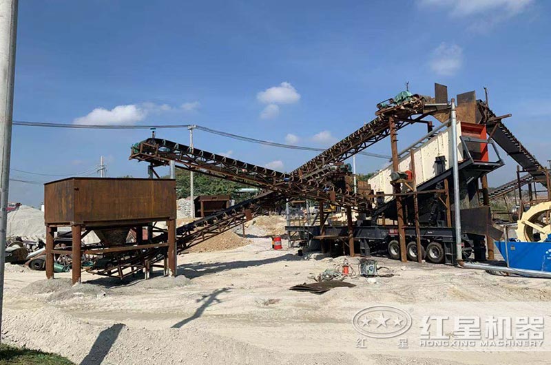 开云登陆入口海南客户车载式移动破碎机生产现场