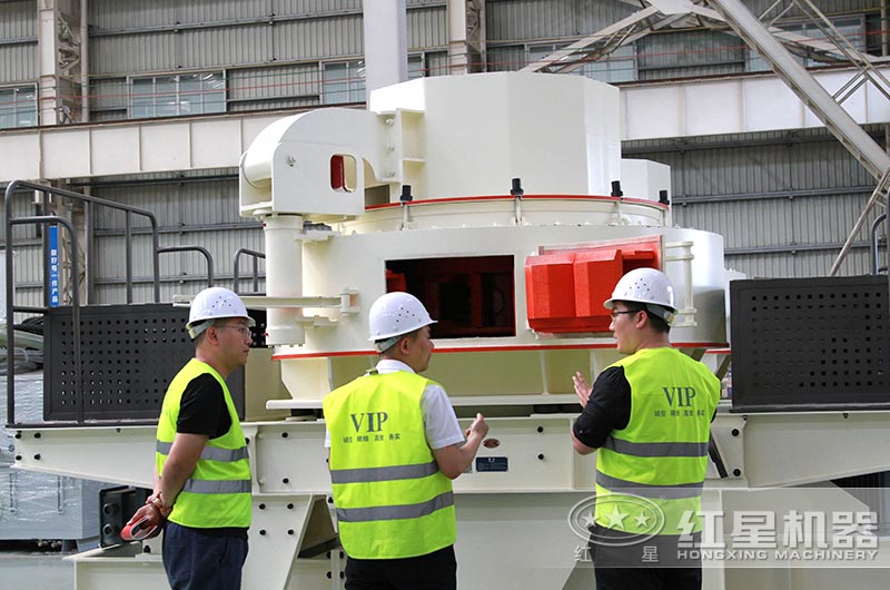 开云登陆入口工程师为用户讲解河卵石制砂设备 开云登陆入口工程师为用户讲解河卵石制砂设备